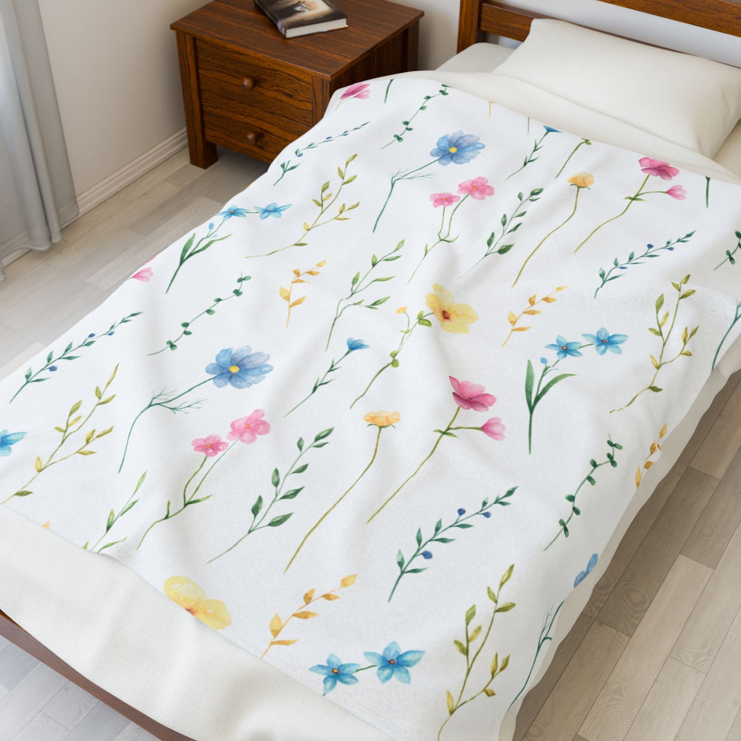 Floral Velveteen Plush Blanket, Mom Gift, Granma Gift, Cozy Home Decor, Soft Throw for Gift, Blanket for Kids, Flower Pattern Blanket